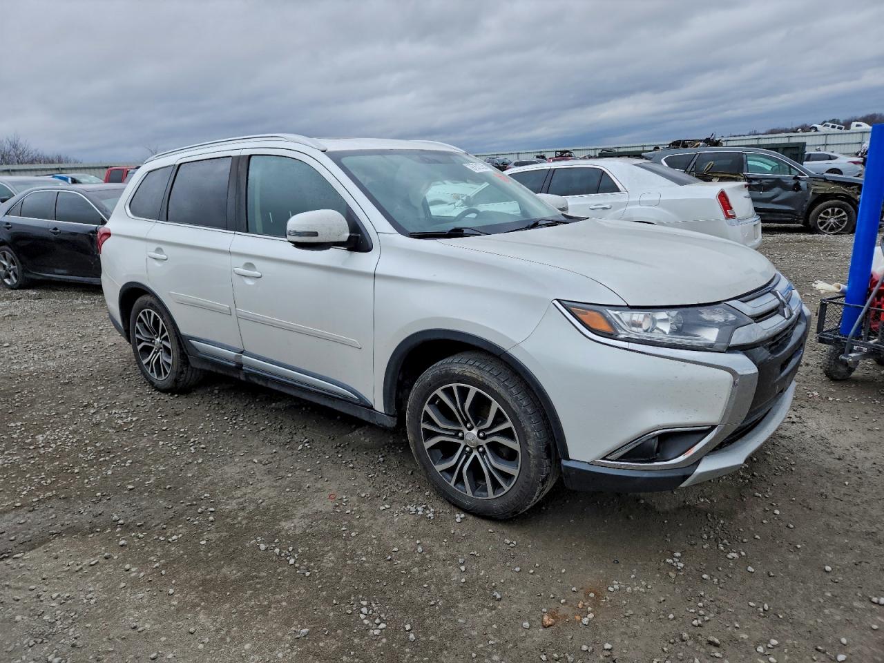 2017 MITSUBISHI OUTLANDER SE photo 4