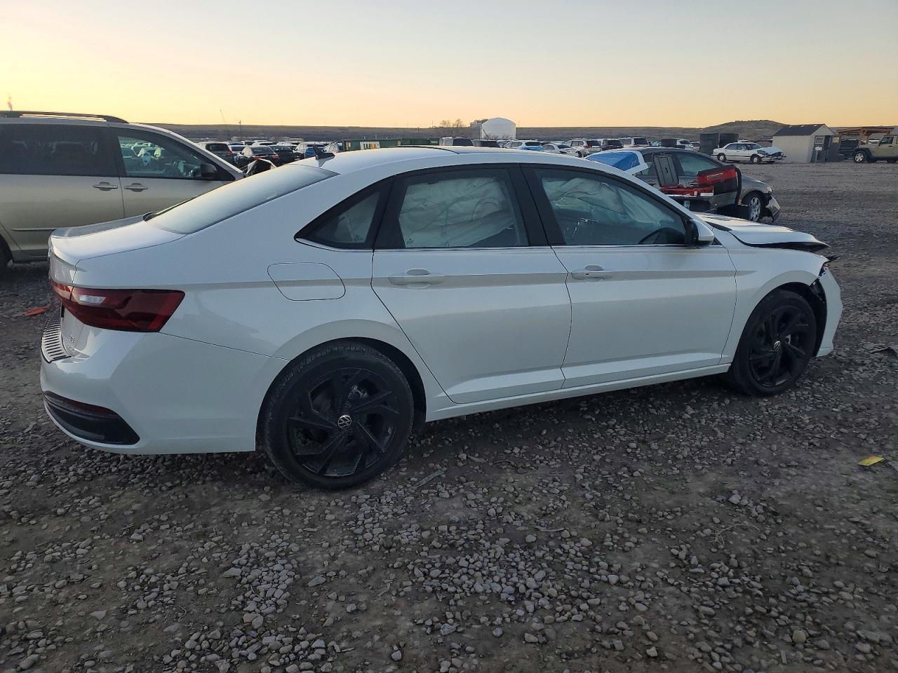 2025 VOLKSWAGEN JETTA SE photo 3