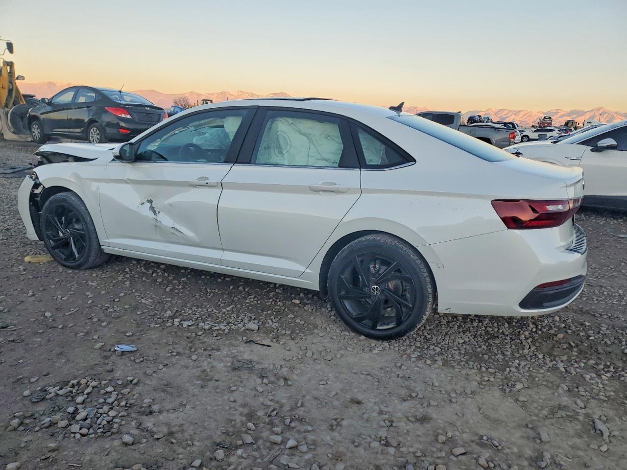 2025 VOLKSWAGEN JETTA SE photo 2