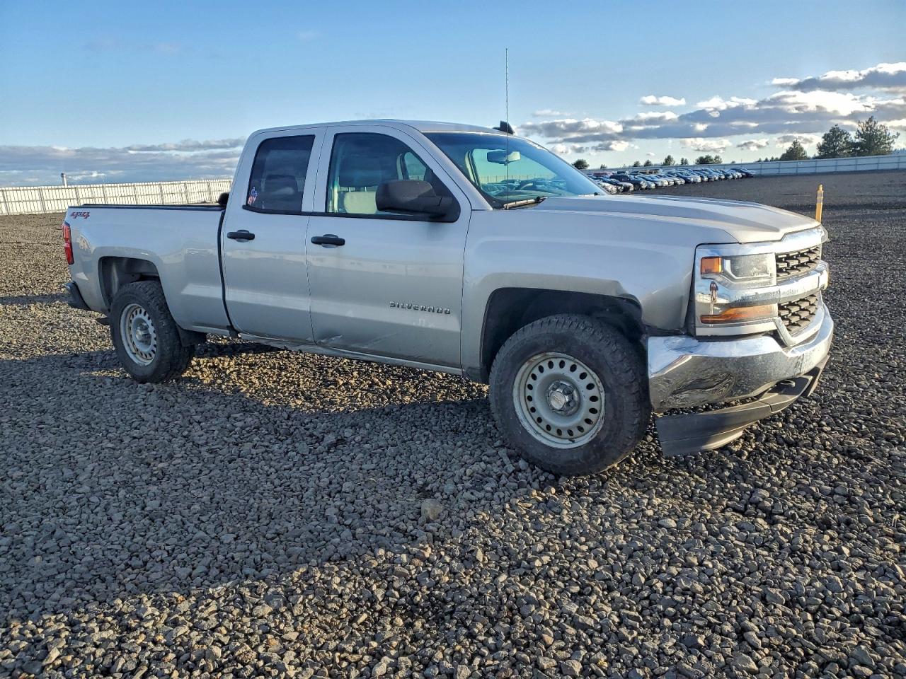 2018 CHEVROLET SILVERADO K1500 photo 4