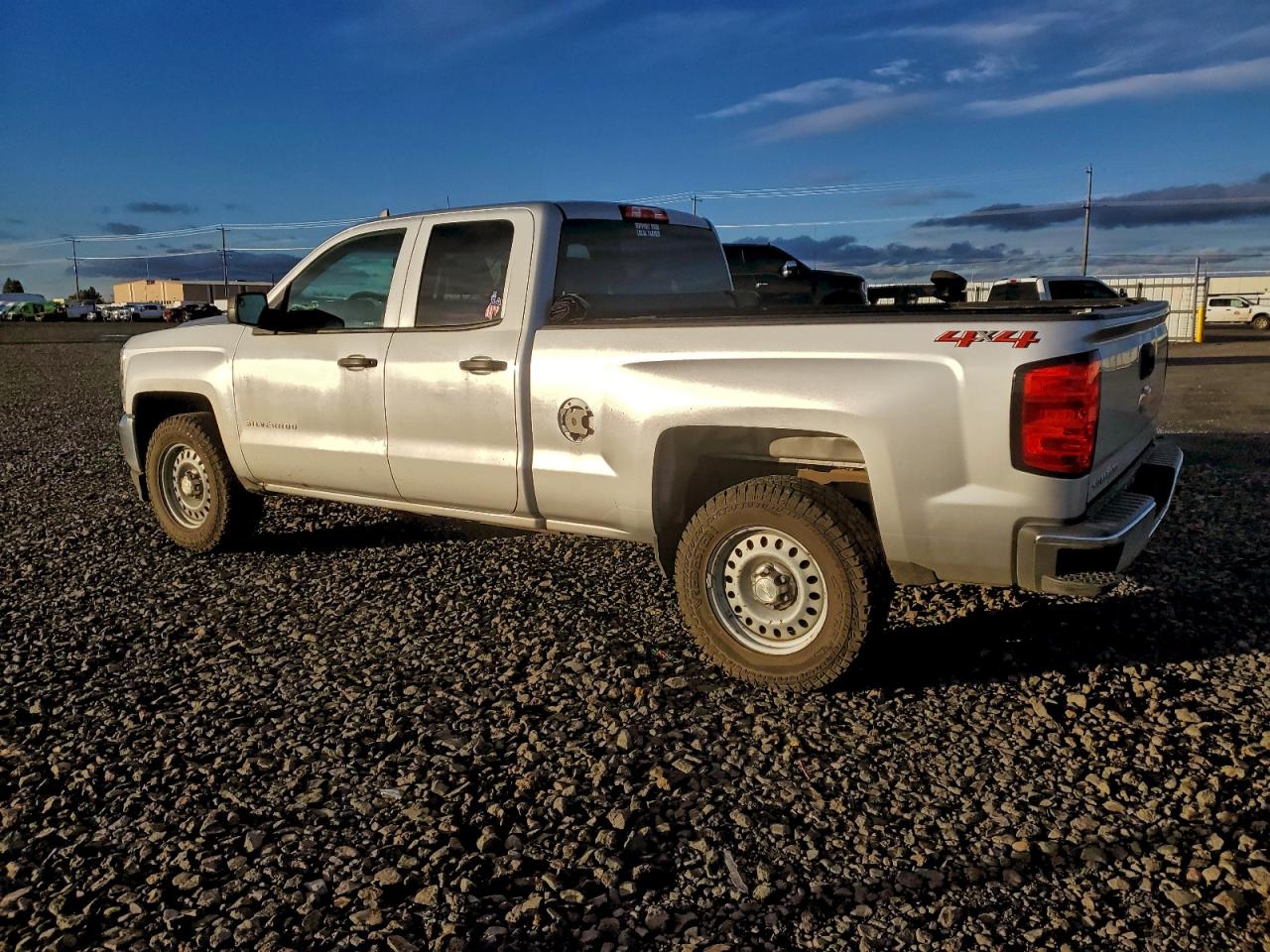 2018 CHEVROLET SILVERADO K1500 photo 2