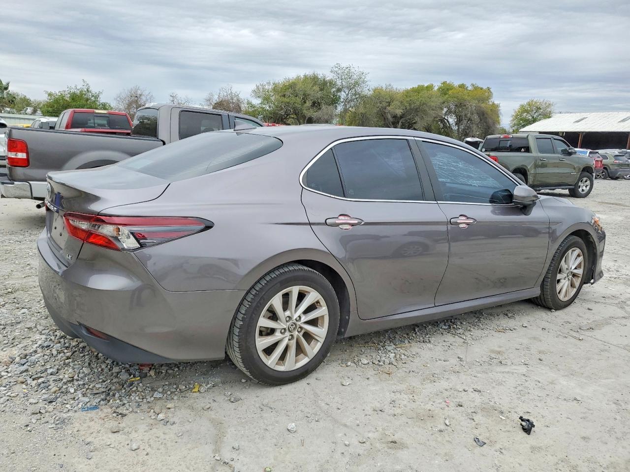 2023 TOYOTA CAMRY LE photo 3