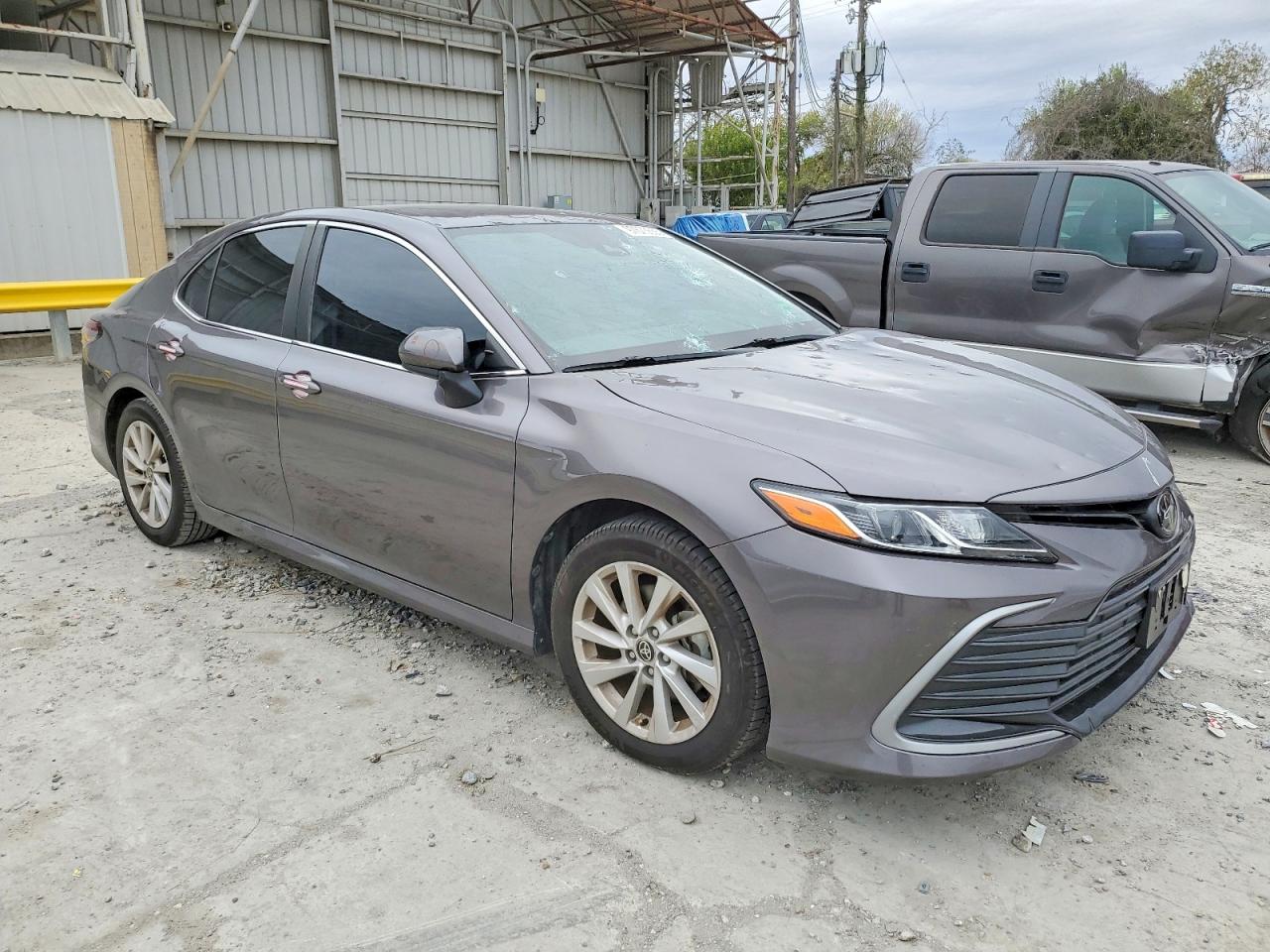 2023 TOYOTA CAMRY LE photo 4