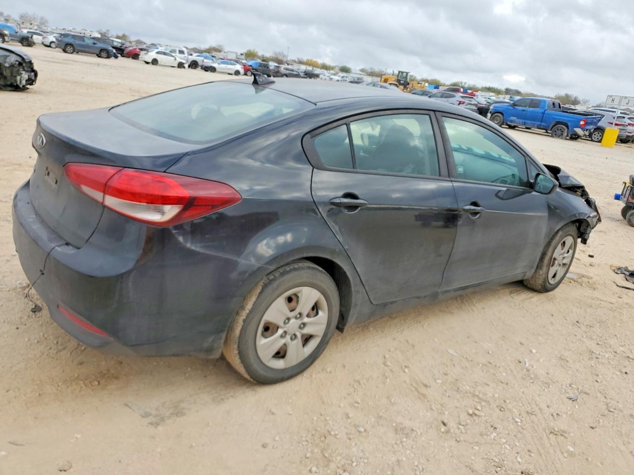 2017 KIA FORTE LX photo 3