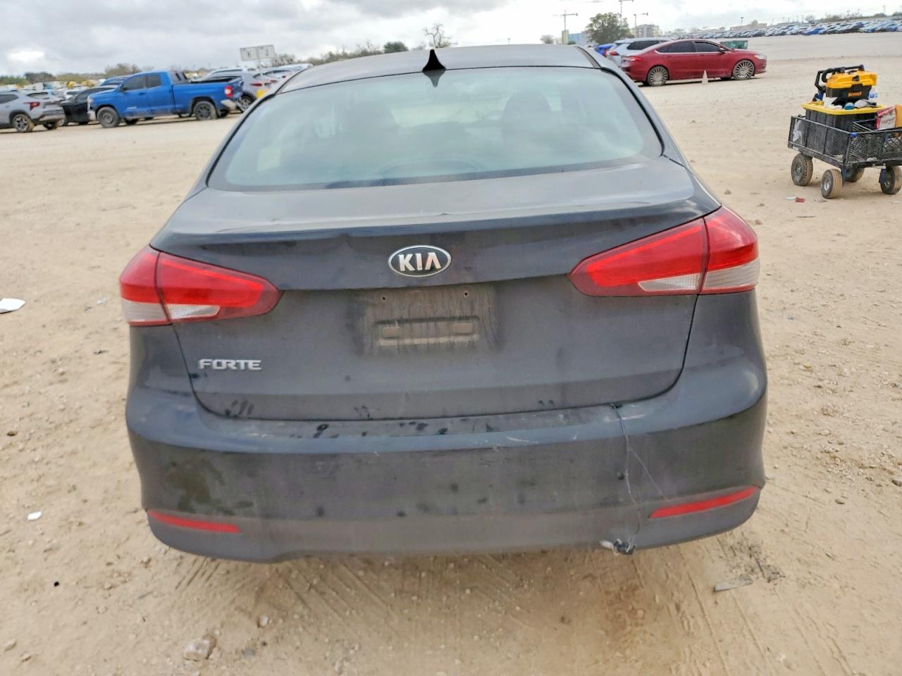 2017 KIA FORTE LX photo 6
