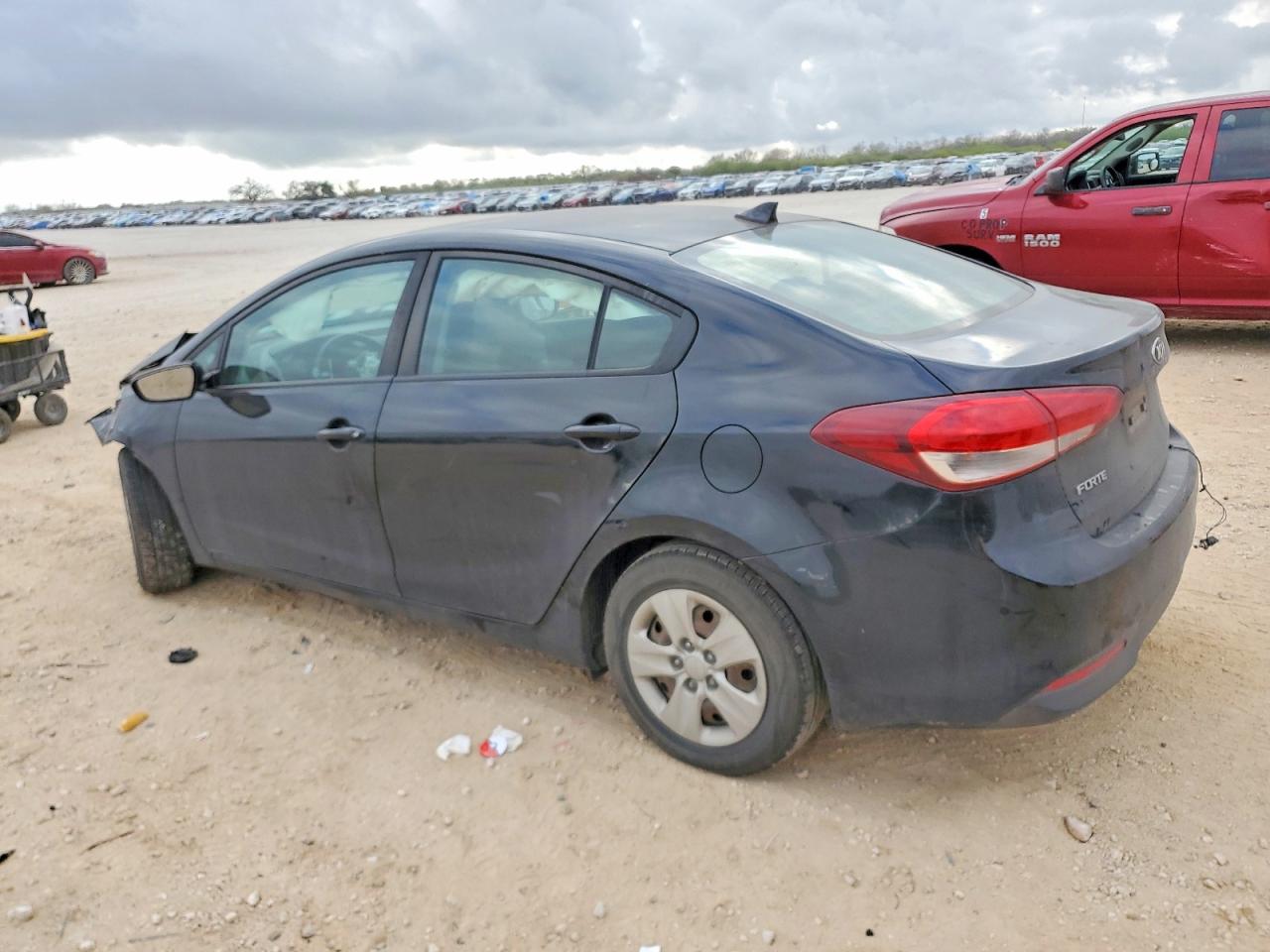 2017 KIA FORTE LX photo 2