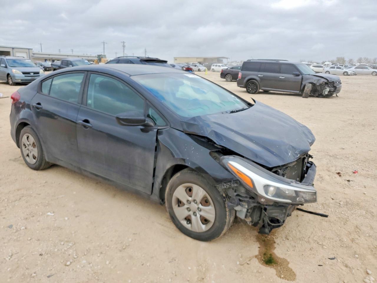 2017 KIA FORTE LX photo 4