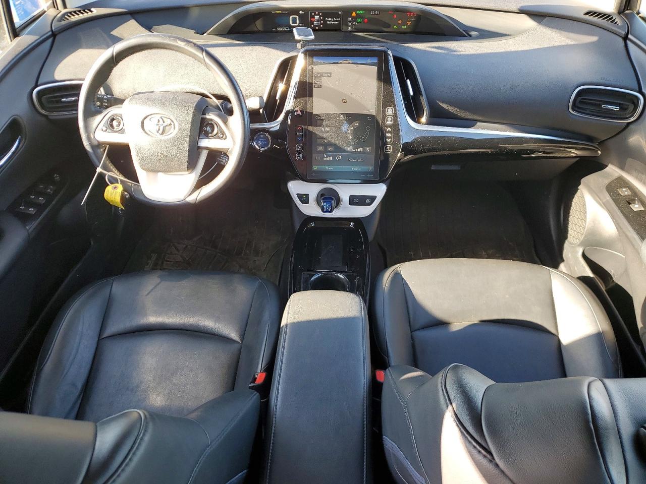 2018 TOYOTA PRIUS photo 8