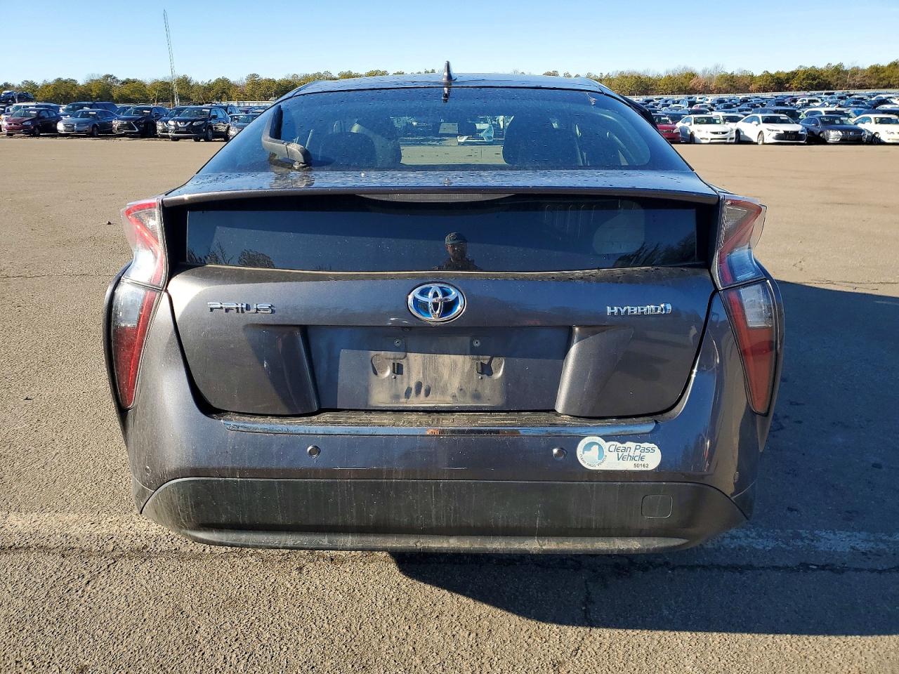 2018 TOYOTA PRIUS photo 6