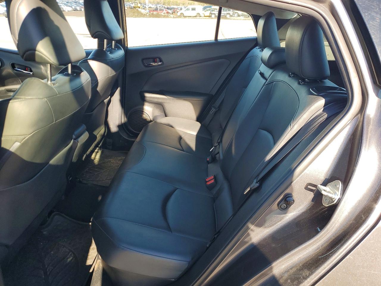 2018 TOYOTA PRIUS photo 10