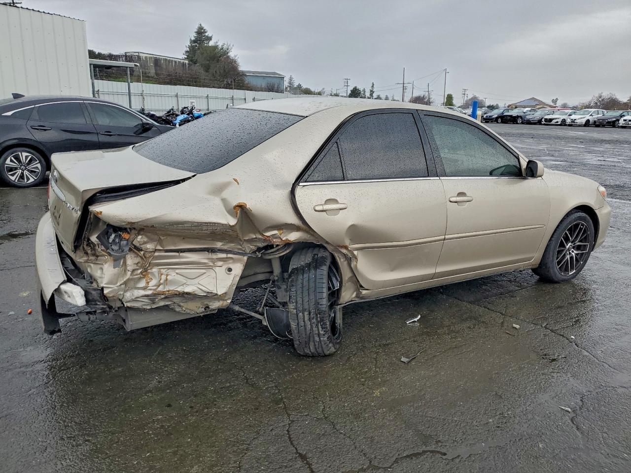 2005 TOYOTA CAMRY LE photo 3