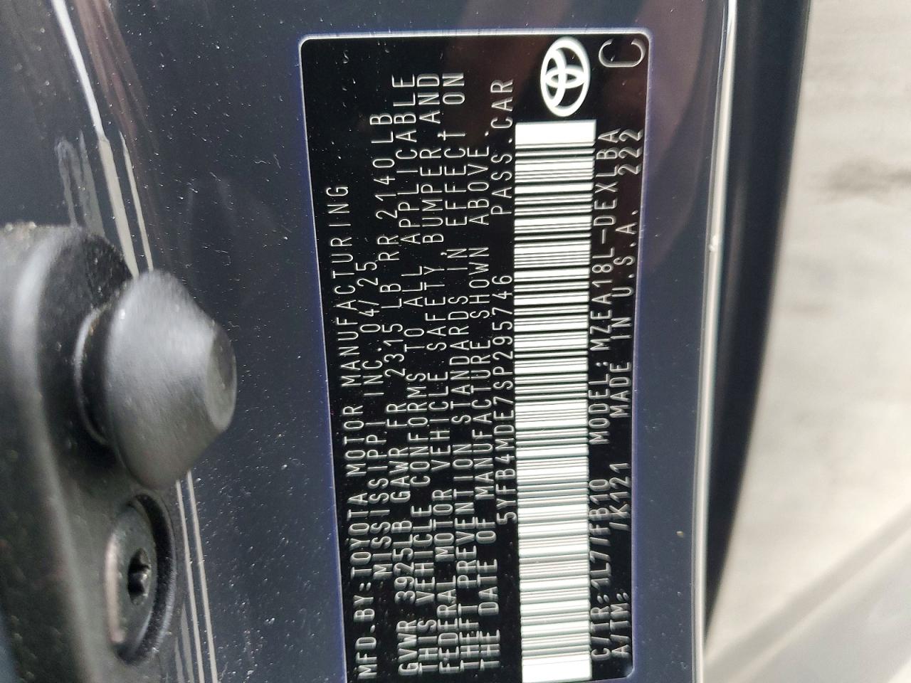 2025 TOYOTA COROLLA LE photo 13