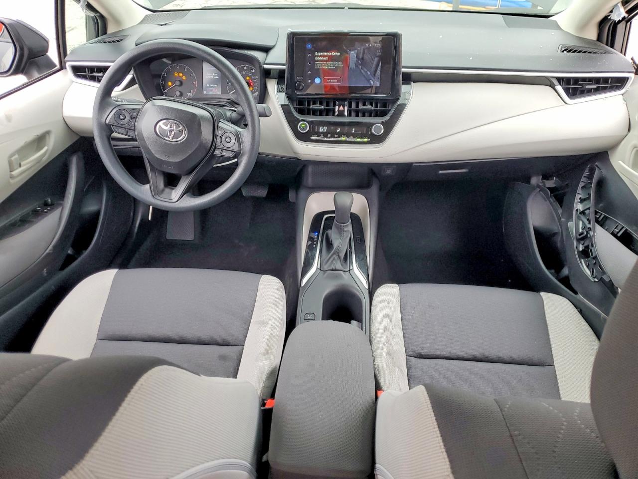 2025 TOYOTA COROLLA LE photo 8