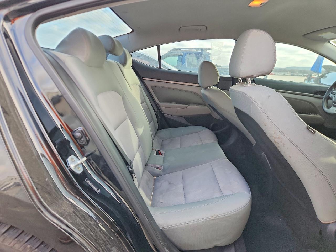2017 HYUNDAI ELANTRA SE photo 10