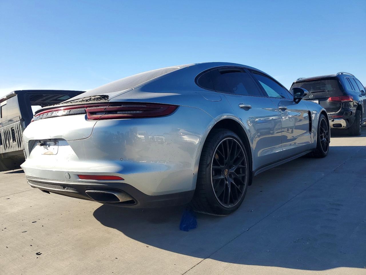 2018 PORSCHE PANAMERA 4 photo 3