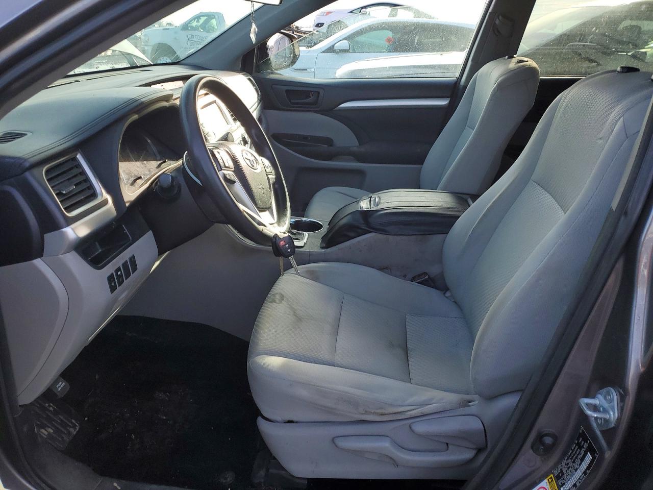 2016 TOYOTA HIGHLANDER LE photo 7