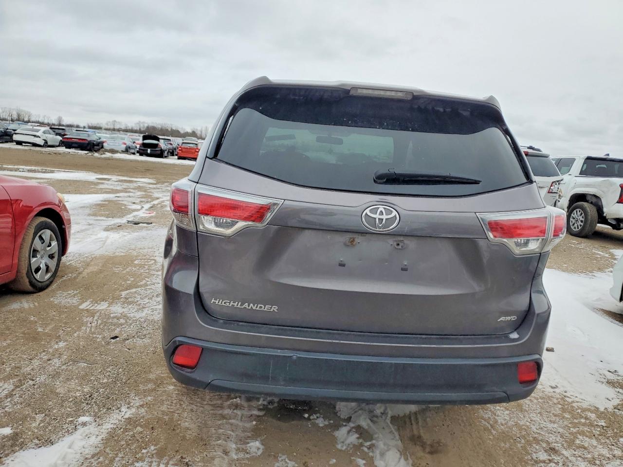 2016 TOYOTA HIGHLANDER LE photo 6