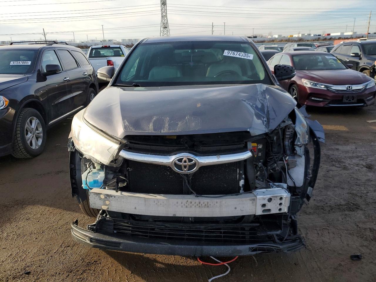 2016 TOYOTA HIGHLANDER LE photo 5