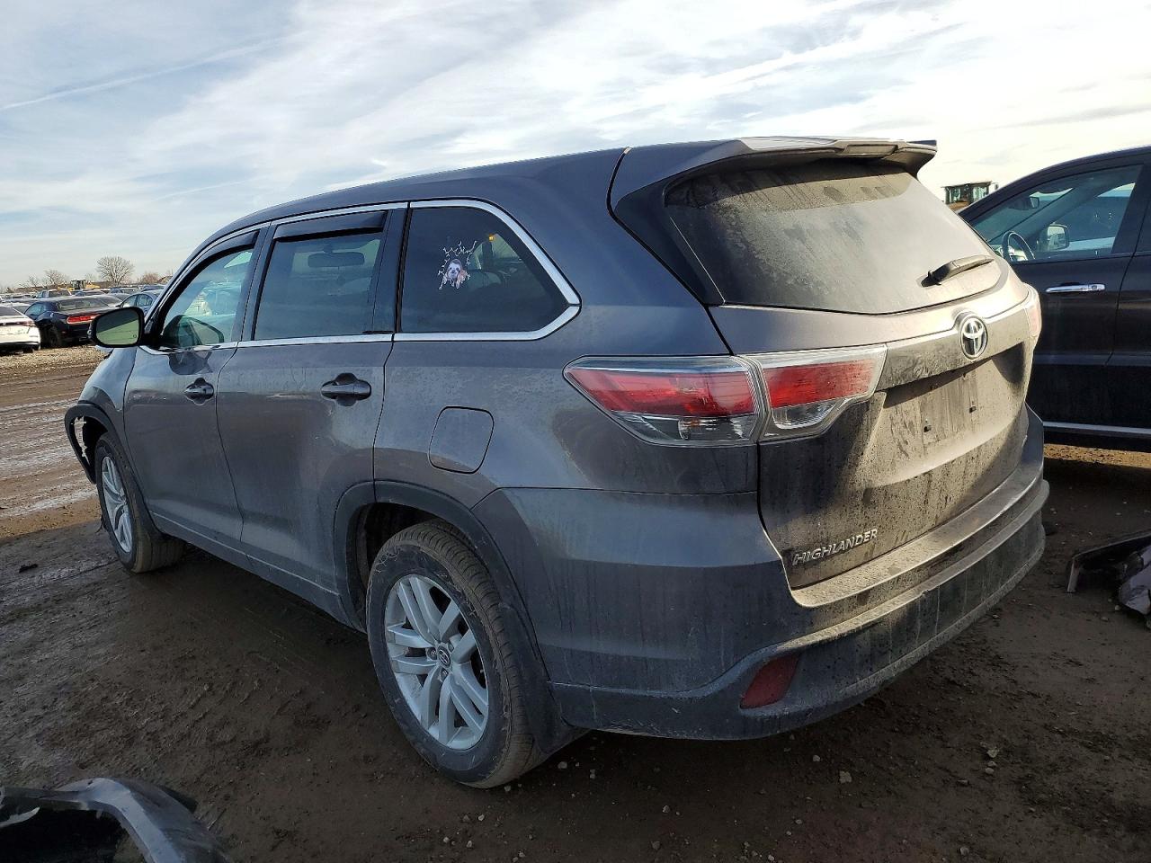 2016 TOYOTA HIGHLANDER LE photo 2
