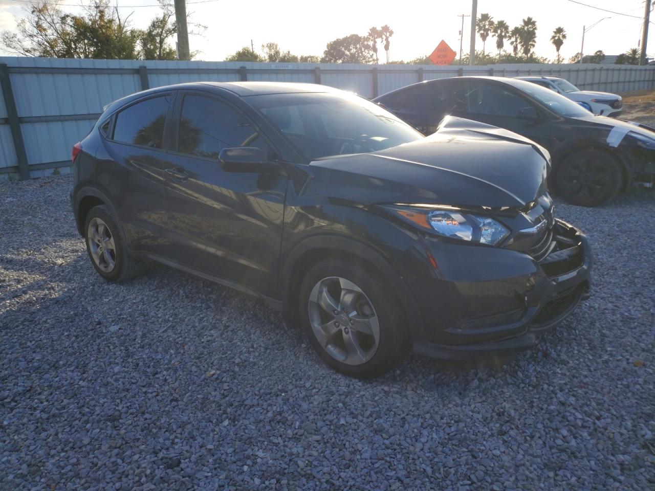 2016 HONDA HR-V LX photo 4