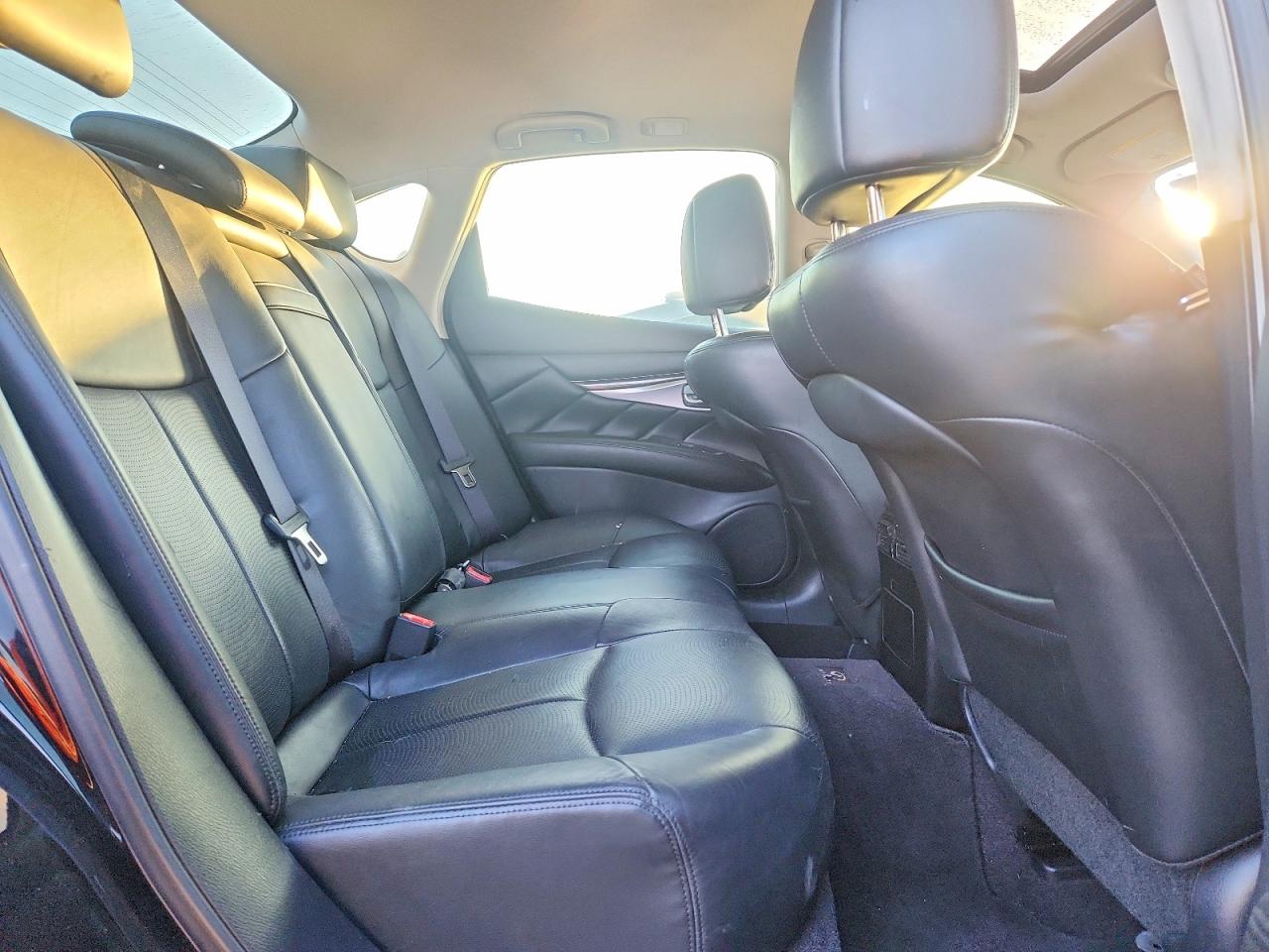 2013 INFINITI M37 photo 19
