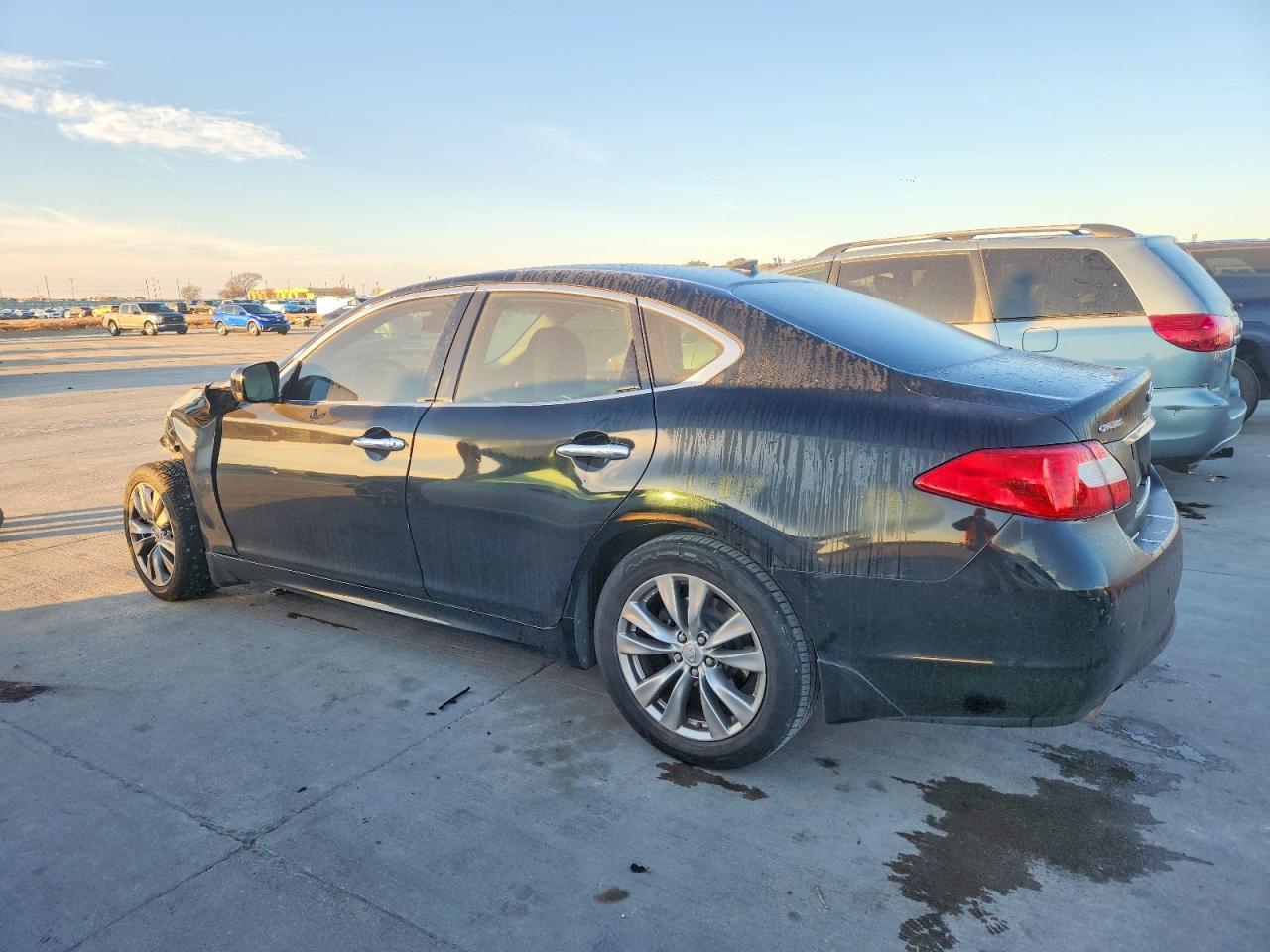 2013 INFINITI M37 photo 3