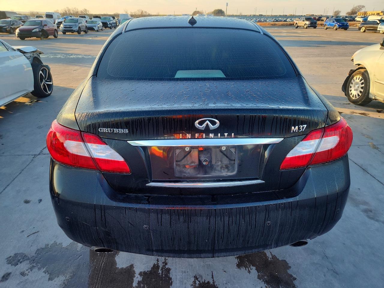 2013 INFINITI M37 photo 11