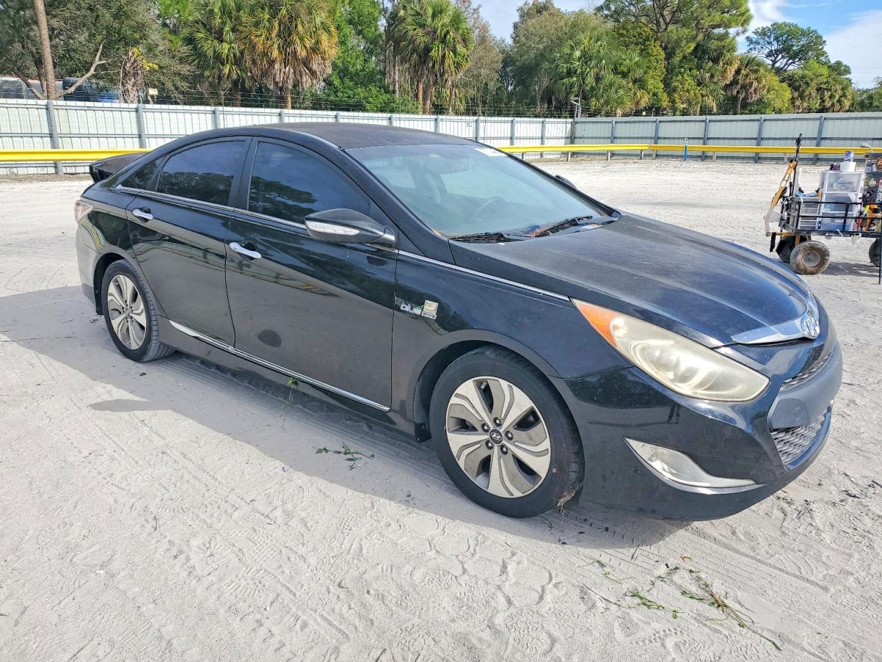 2013 HYUNDAI SONATA HYBRID photo 4
