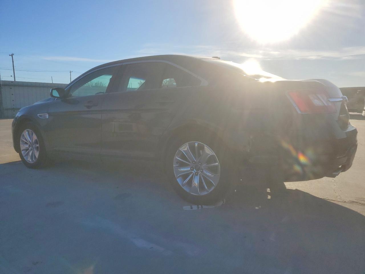 2011 FORD TAURUS LIMITED photo 2