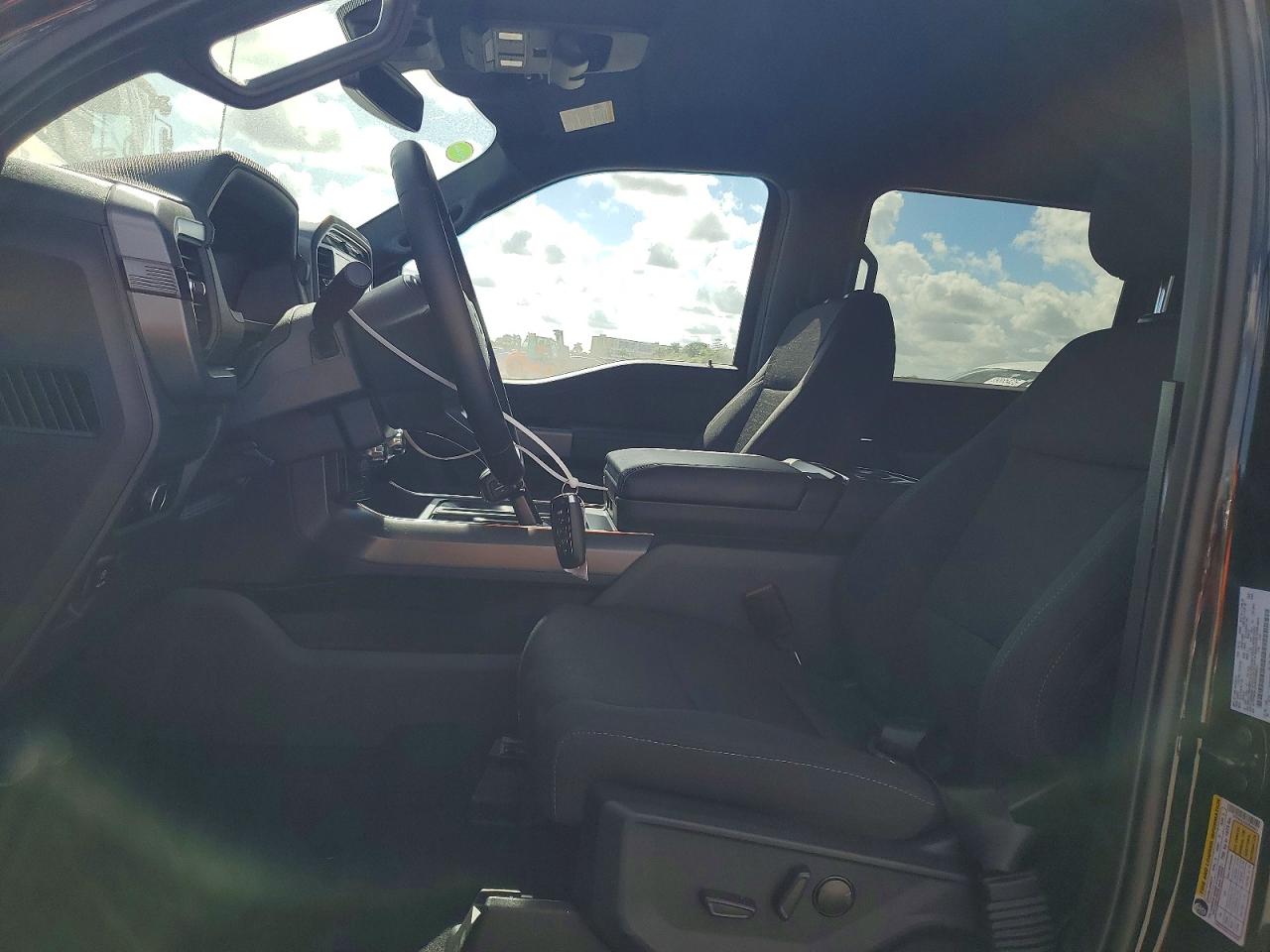 2025 FORD F150 XLT photo 13
