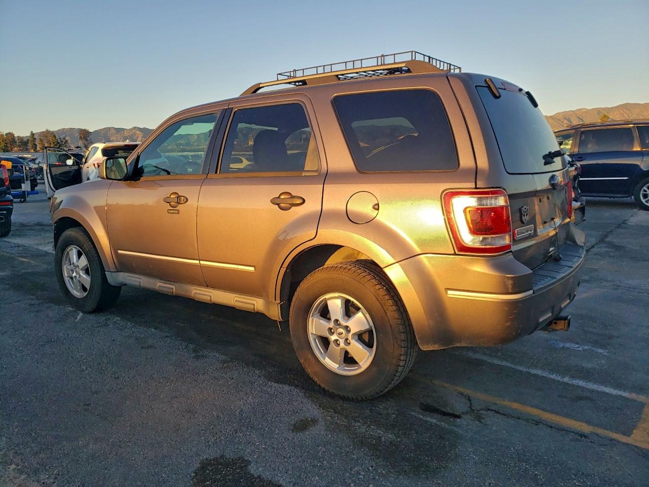 2012 FORD ESCAPE XLT photo 2
