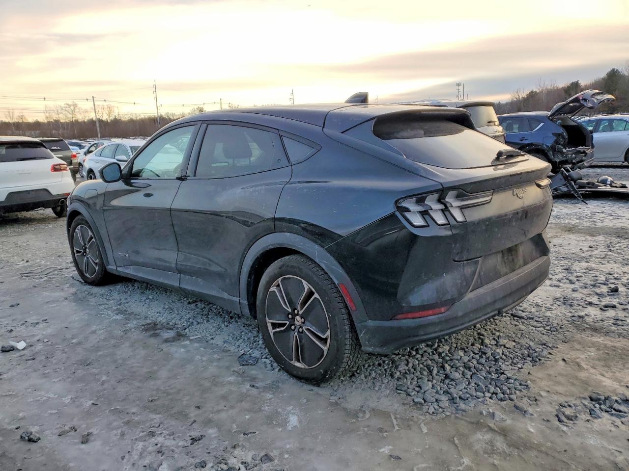 2021 FORD MUSTANG MACH-E SELECT photo 2
