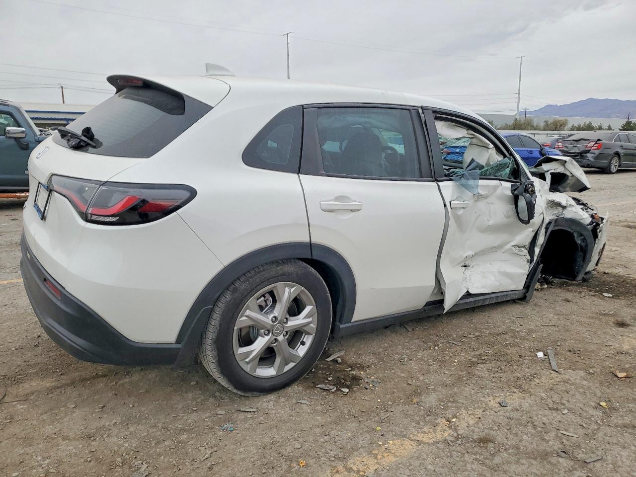 2024 HONDA HR-V LX photo 3