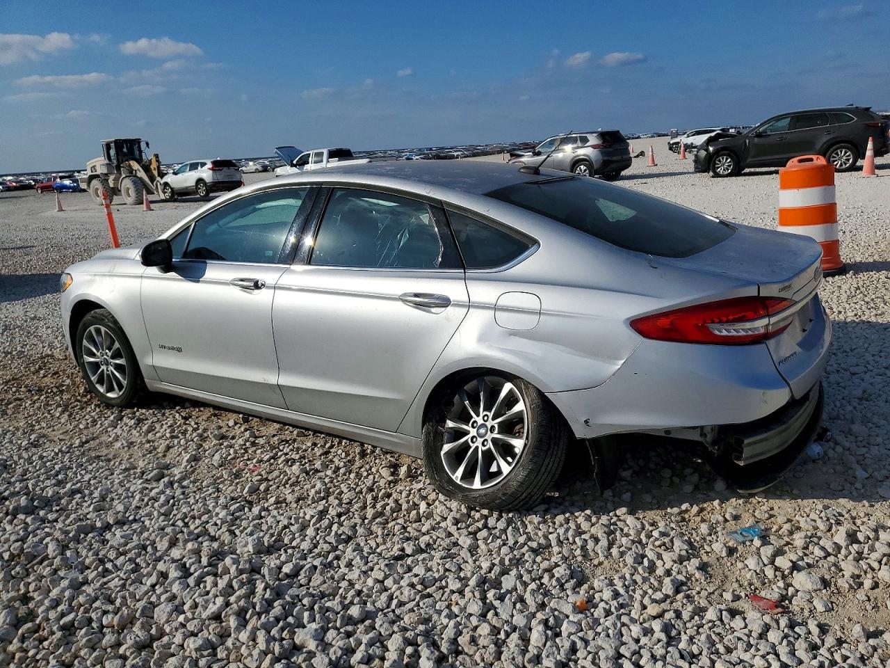 2017 FORD FUSION SE HYBRID photo 2