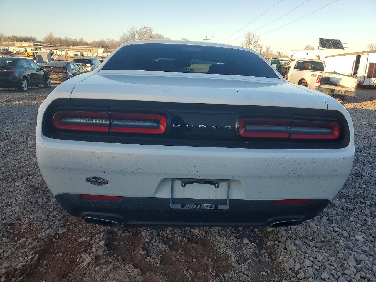 2016 DODGE CHALLENGER SXT photo 6