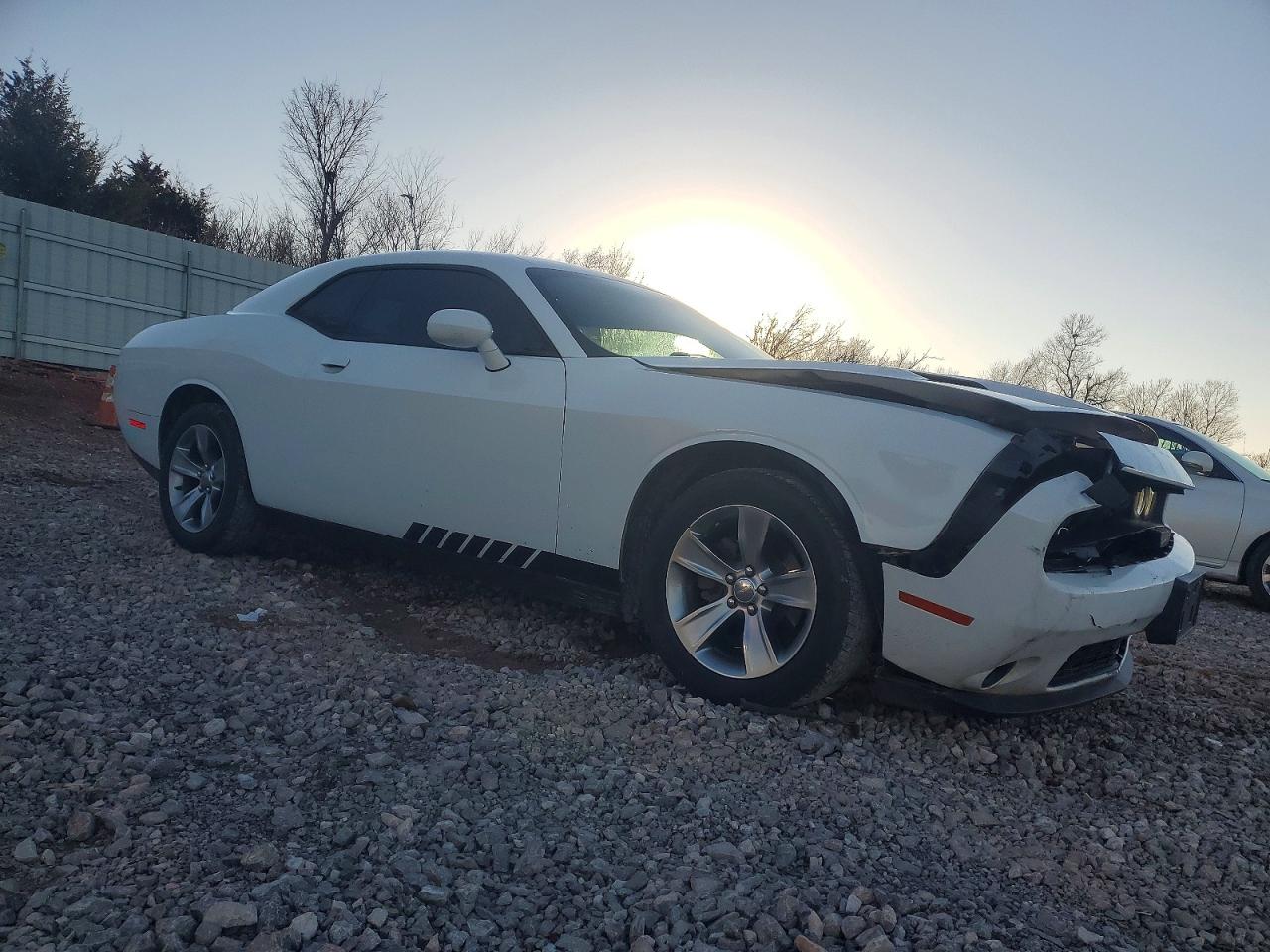 2016 DODGE CHALLENGER SXT photo 4