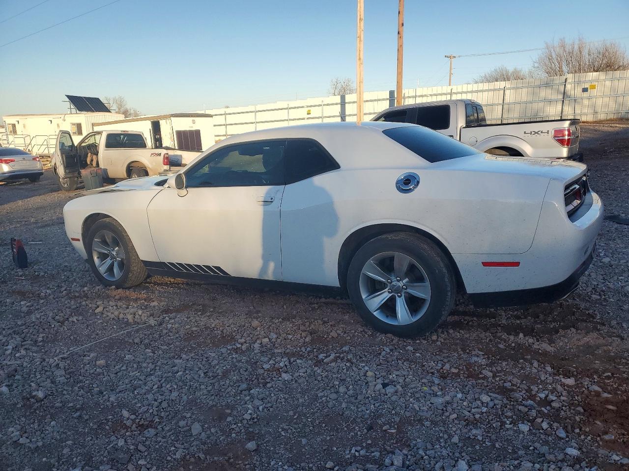 2016 DODGE CHALLENGER SXT photo 2