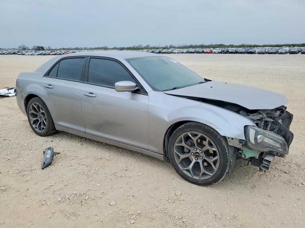 2016 CHRYSLER 300 S photo 4