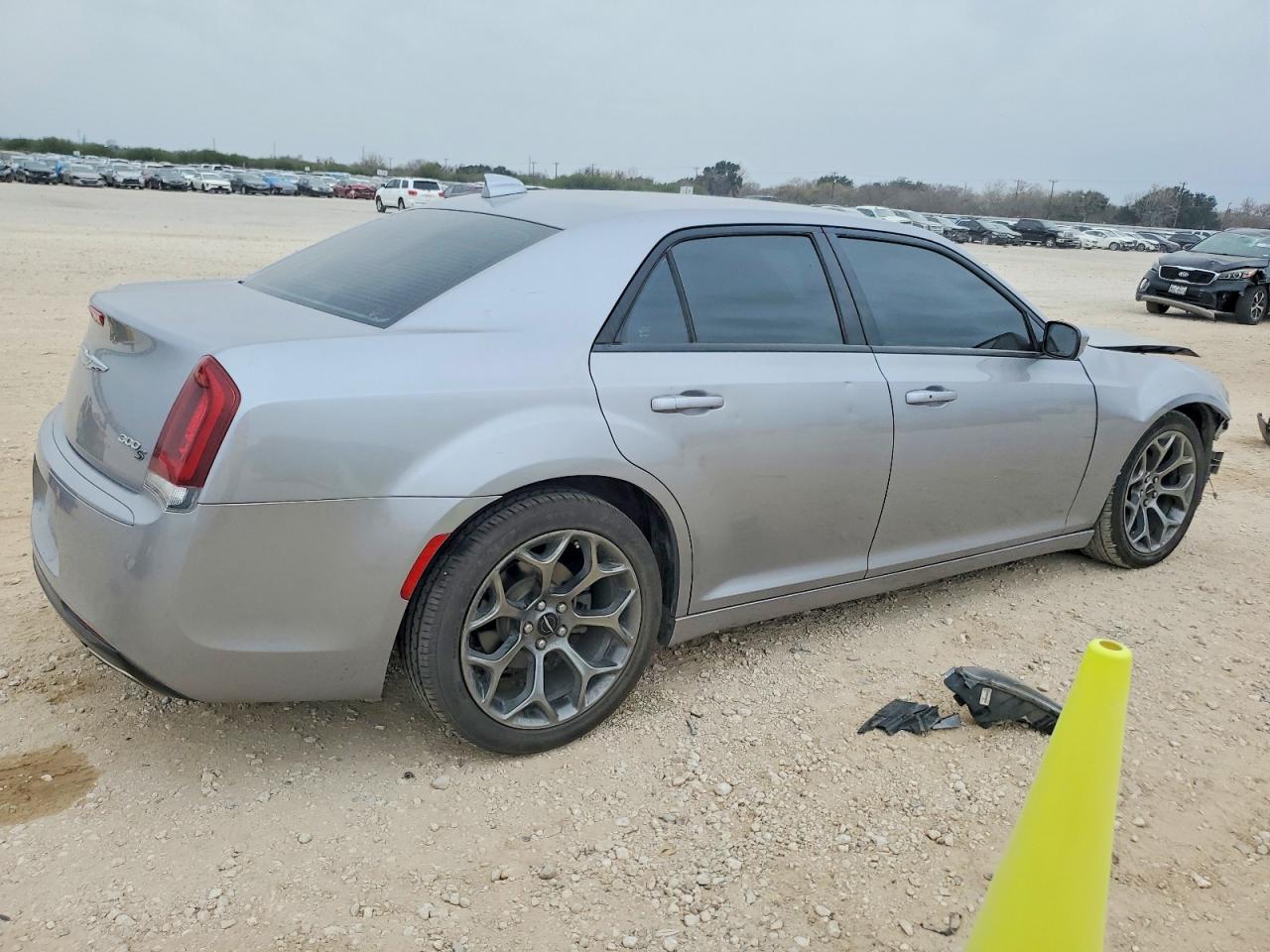 2016 CHRYSLER 300 S photo 3