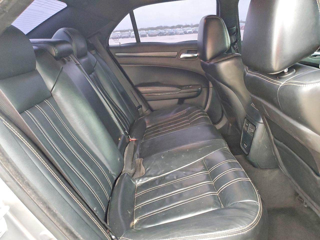 2016 CHRYSLER 300 S photo 10