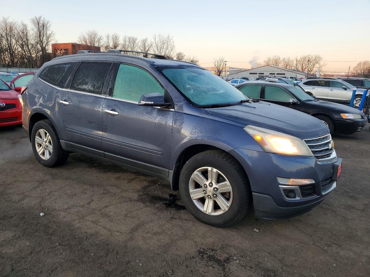 2014 CHEVROLET TRAVERSE LT photo 4