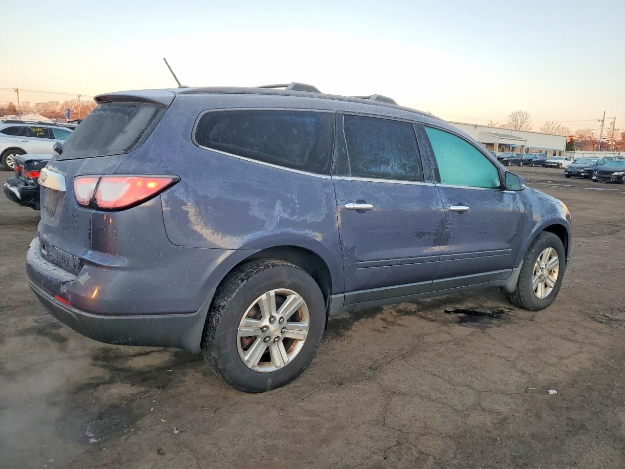 2014 CHEVROLET TRAVERSE LT photo 3