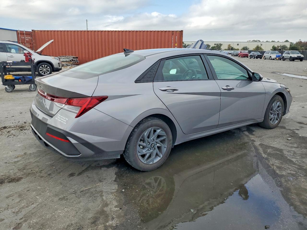 2025 HYUNDAI ELANTRA BLUE photo 3