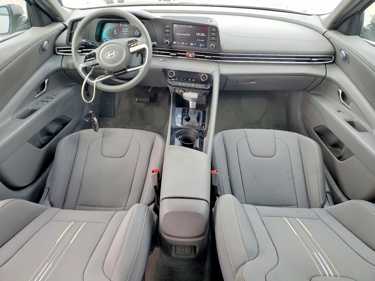2025 HYUNDAI ELANTRA BLUE photo 8