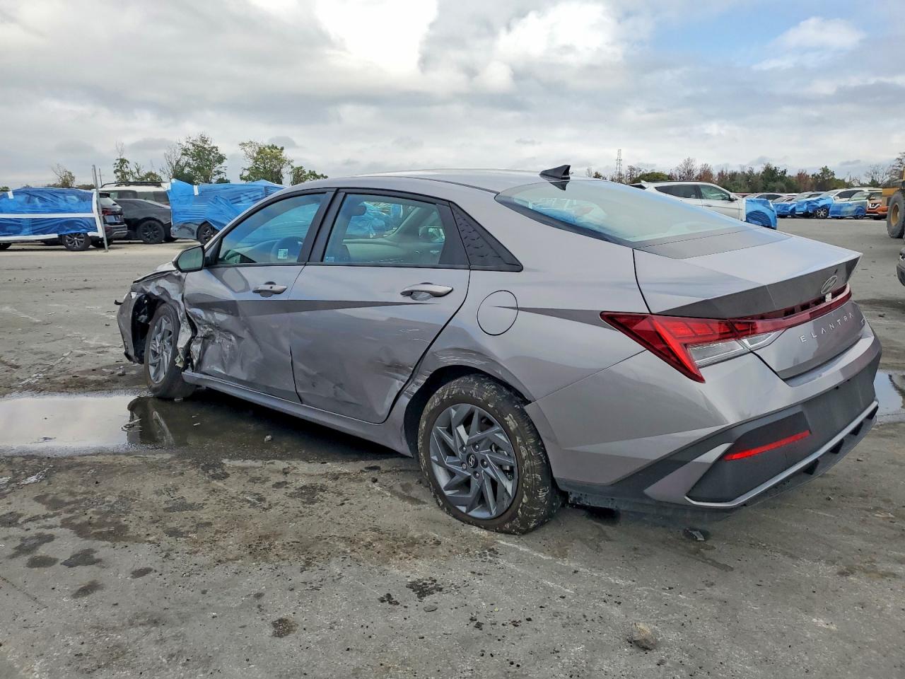 2025 HYUNDAI ELANTRA BLUE photo 2