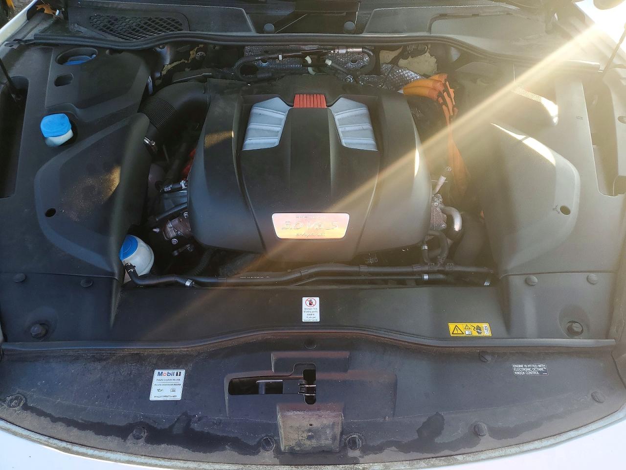 2016 PORSCHE CAYENNE SE HYBRID photo 12