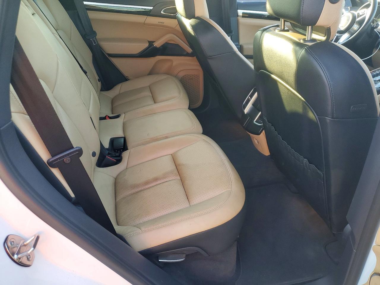 2016 PORSCHE CAYENNE SE HYBRID photo 11