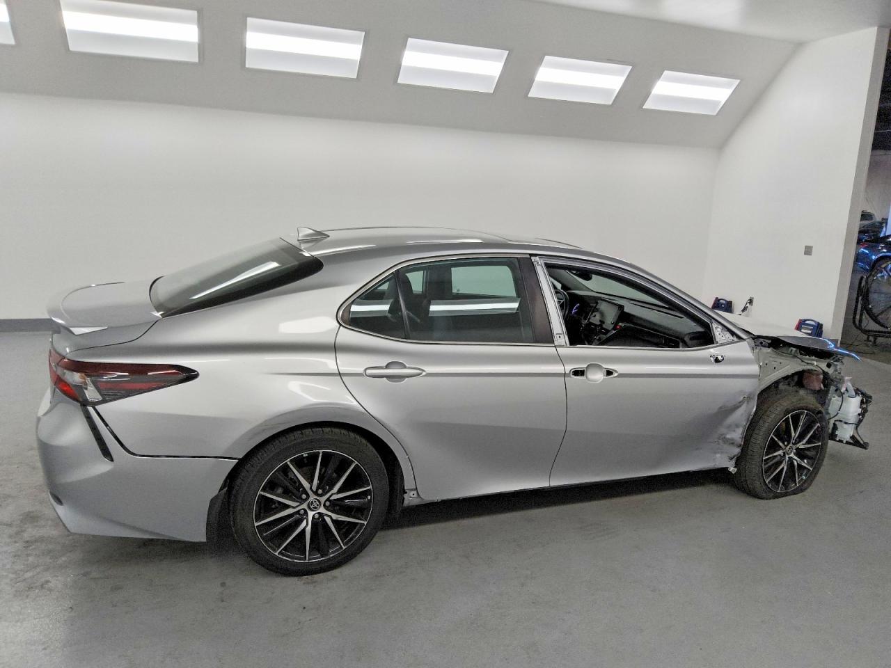 2022 TOYOTA CAMRY SE photo 3