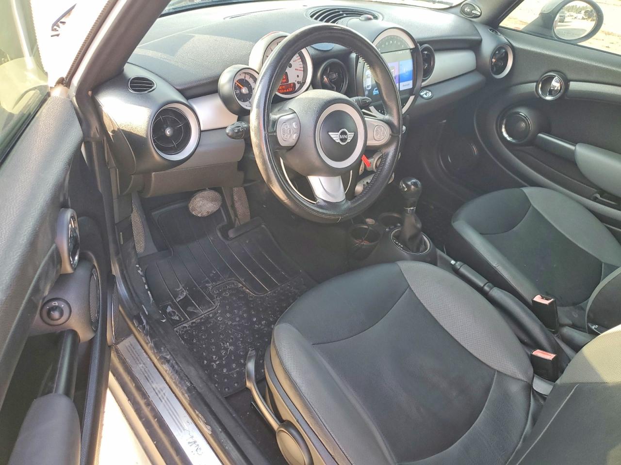 2010 MINI COOPER photo 8