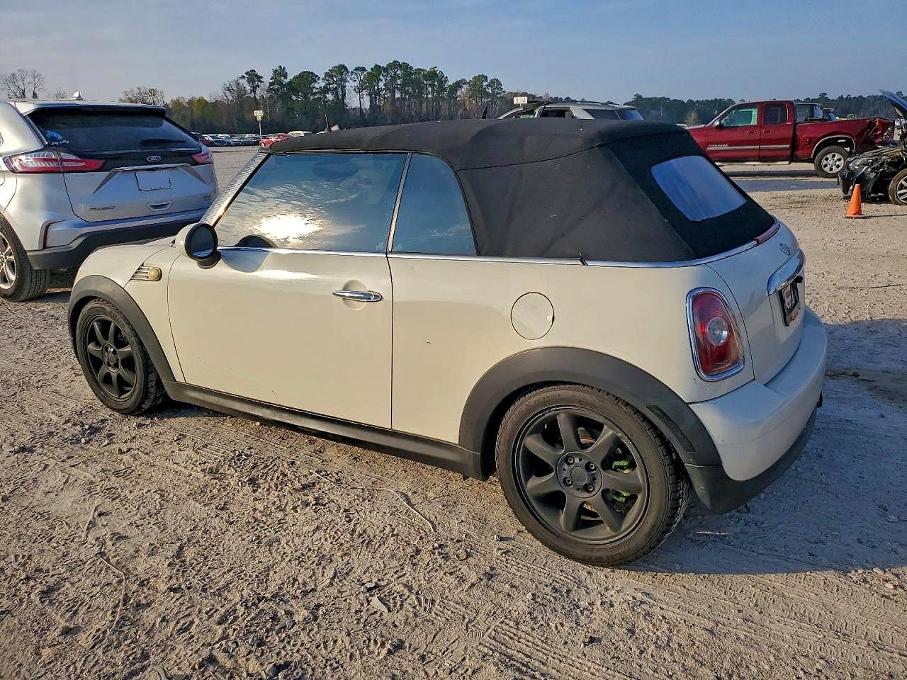2010 MINI COOPER photo 2